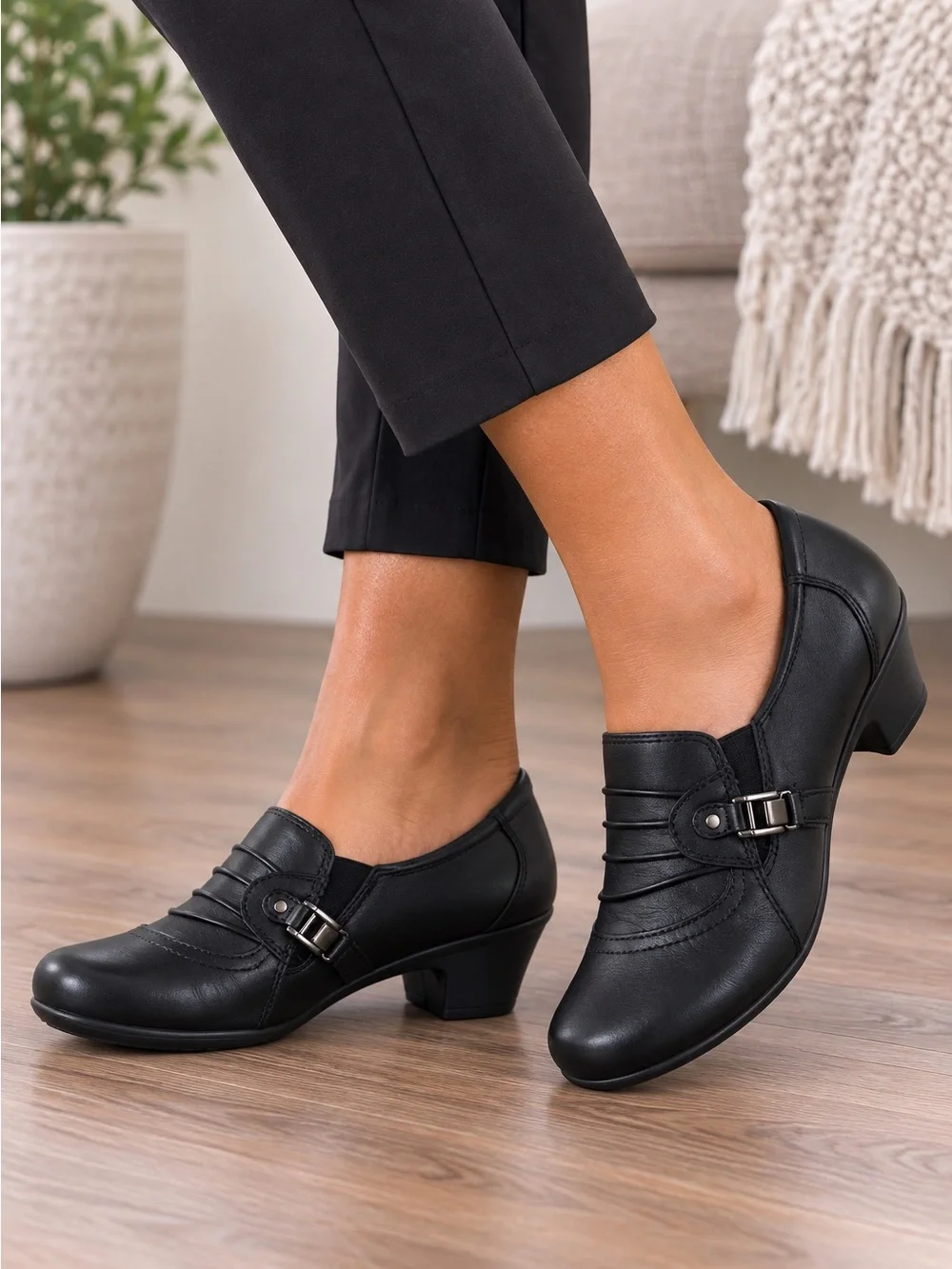 Earth Origins Women’s Black Leather Round Toe Buckle Comfort Pumps 8W